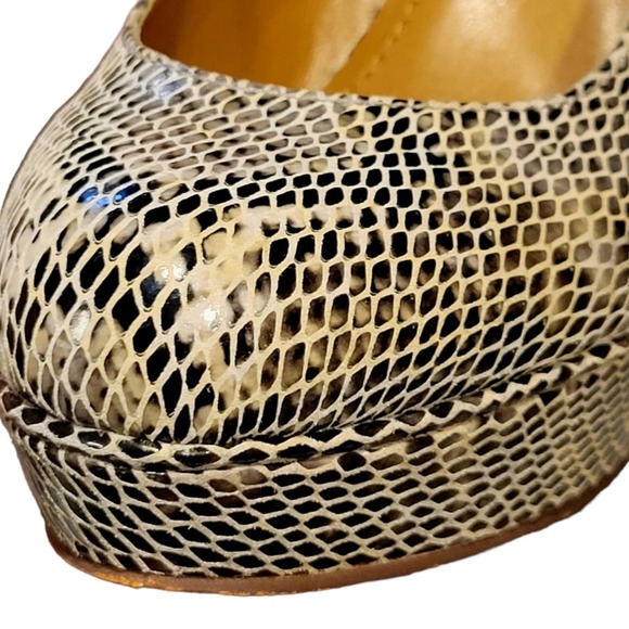 B. Makowsky snakeskin look wedge heels size 6.5 - Picture 3 of 11